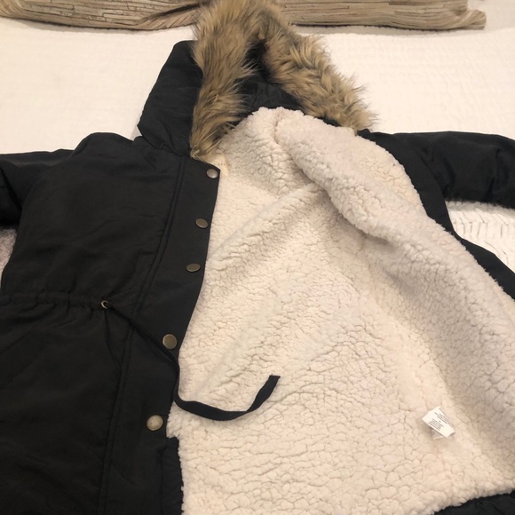 Fur hood jacket - Picture 3 of 4